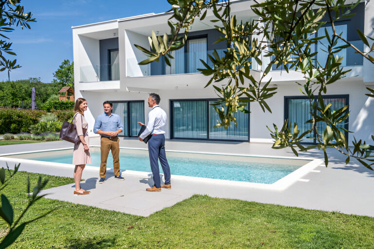 The Role of a Real Estate Agent in the Home Buying Process