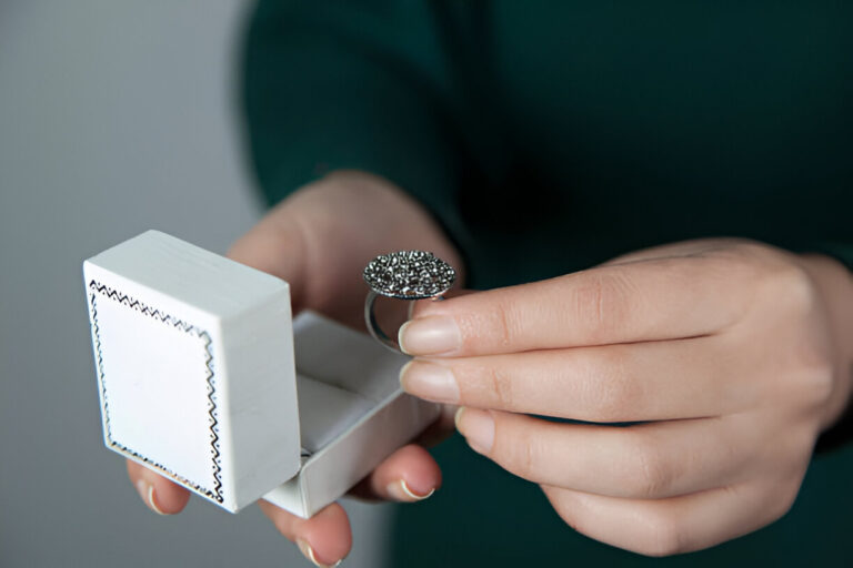 Are Smart Diamond Rings the Future of Wedding Jewelry?