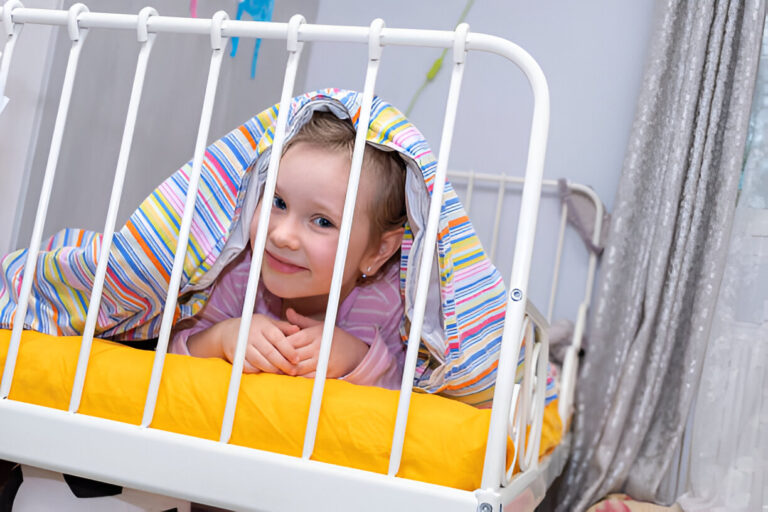 How to Choose a Bassinet That Complements Your Home Decor